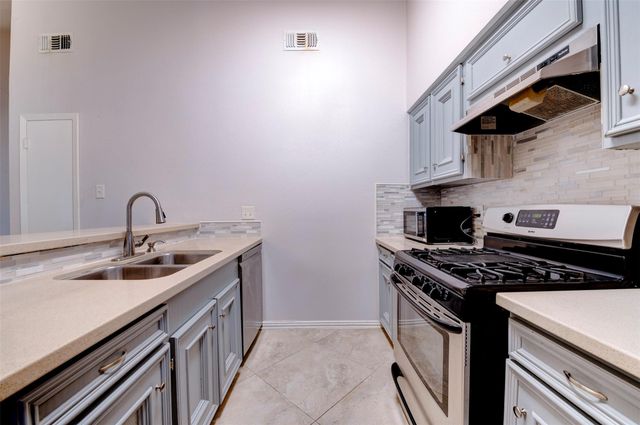 10703 Highland Woods Drive, Sugar Land, TX 77498