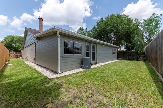 10703 Highland Woods Drive, Sugar Land, TX 77498