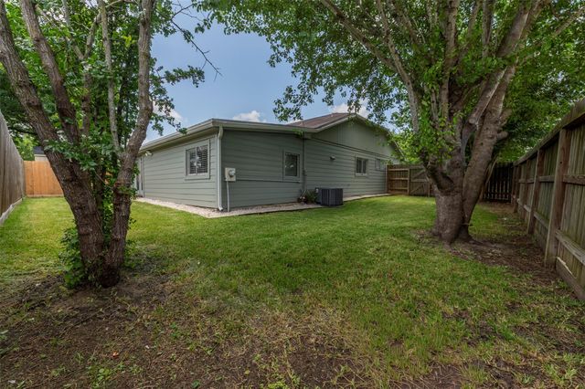 10703 Highland Woods Drive, Sugar Land, TX 77498