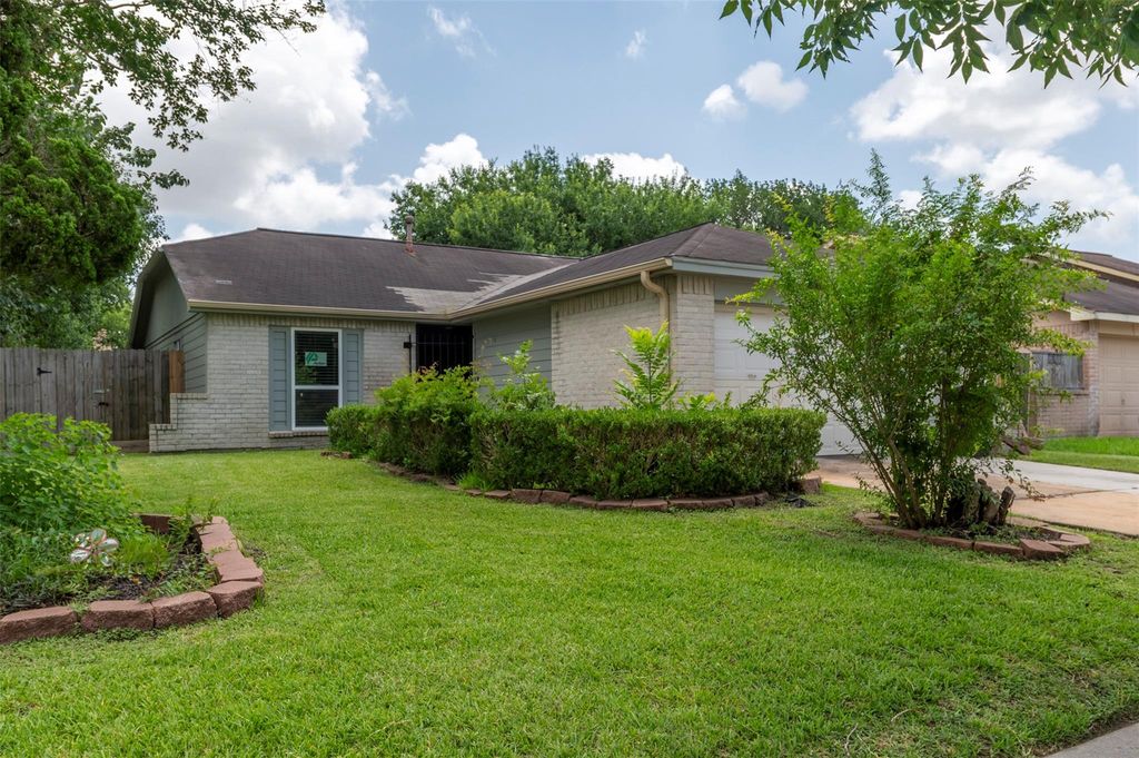 10703 Highland Woods Drive, Sugar Land, TX 77498