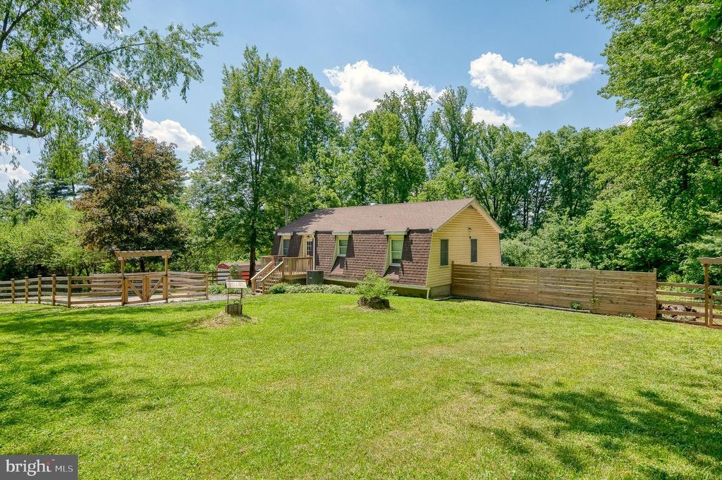 Image 1 of property listing at 305 CROWL RD, Westminster, MD 21158