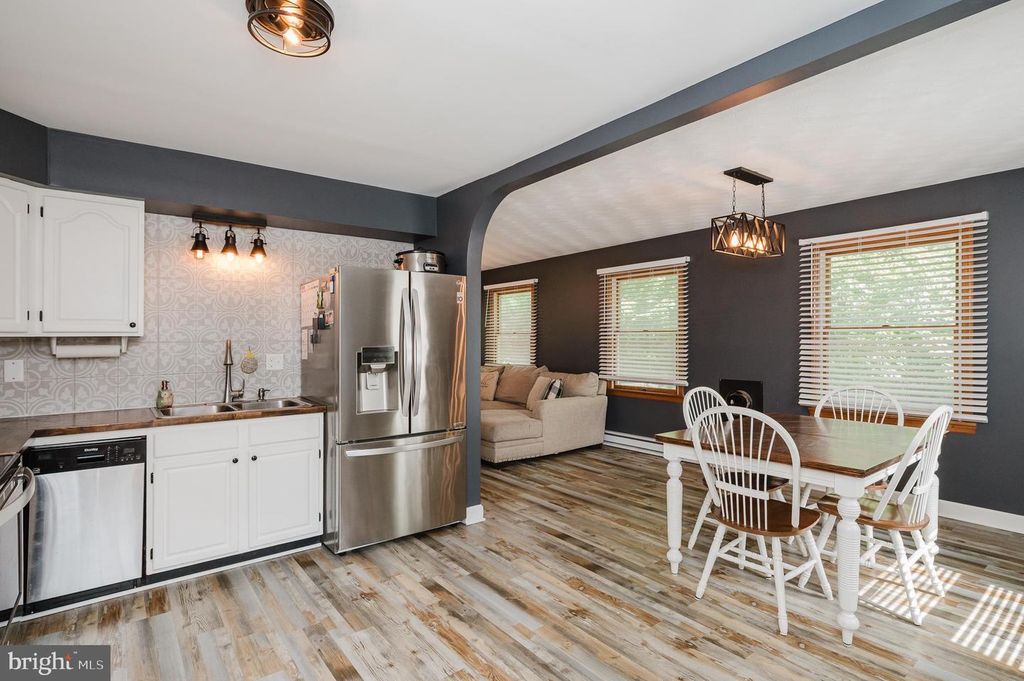 Image 12 of property listing at 305 CROWL RD, Westminster, MD 21158