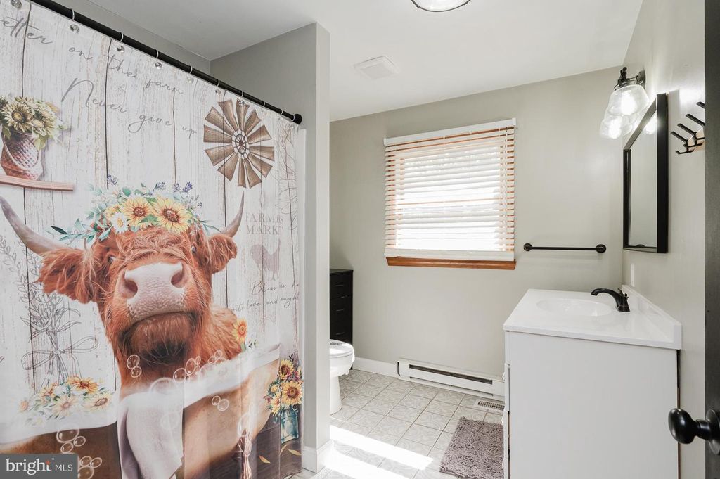 Image 13 of property listing at 305 CROWL RD, Westminster, MD 21158