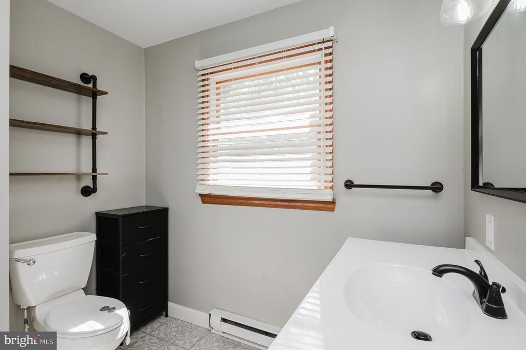 Image 14 of property listing at 305 CROWL RD, Westminster, MD 21158