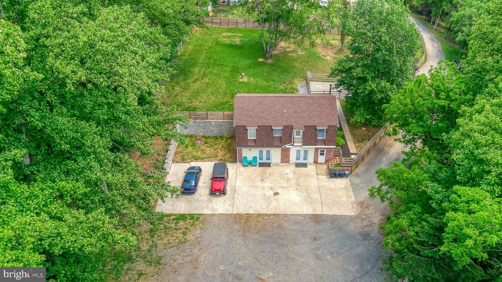 Image 16 of property listing at 305 CROWL RD, Westminster, MD 21158