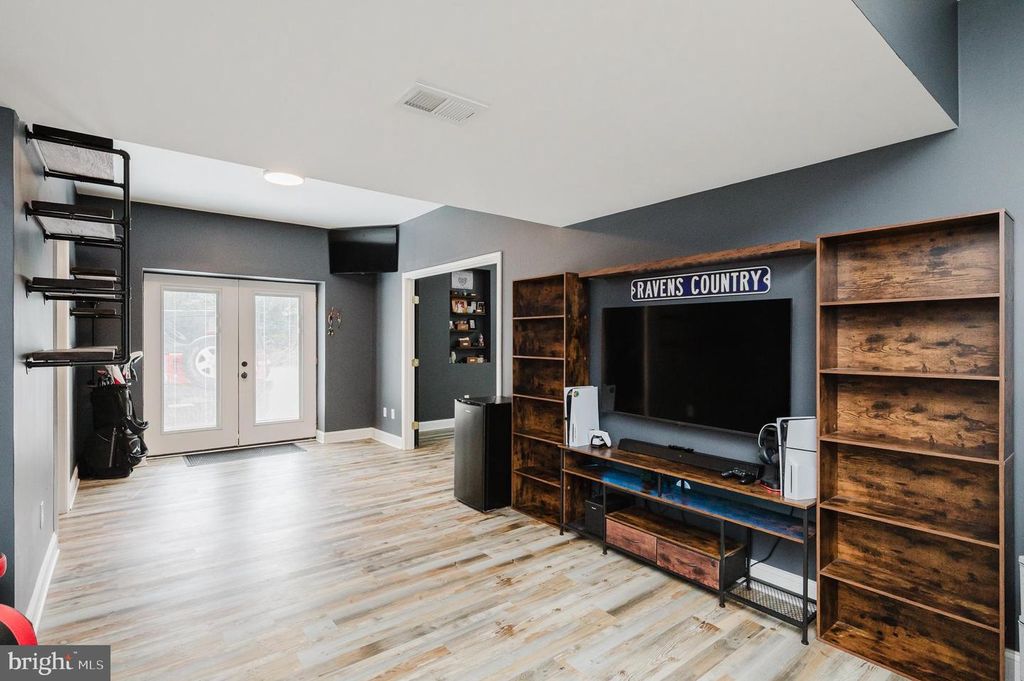 Image 17 of property listing at 305 CROWL RD, Westminster, MD 21158