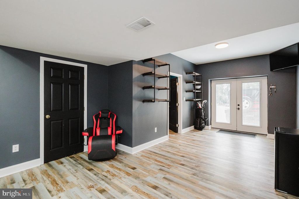 Image 18 of property listing at 305 CROWL RD, Westminster, MD 21158
