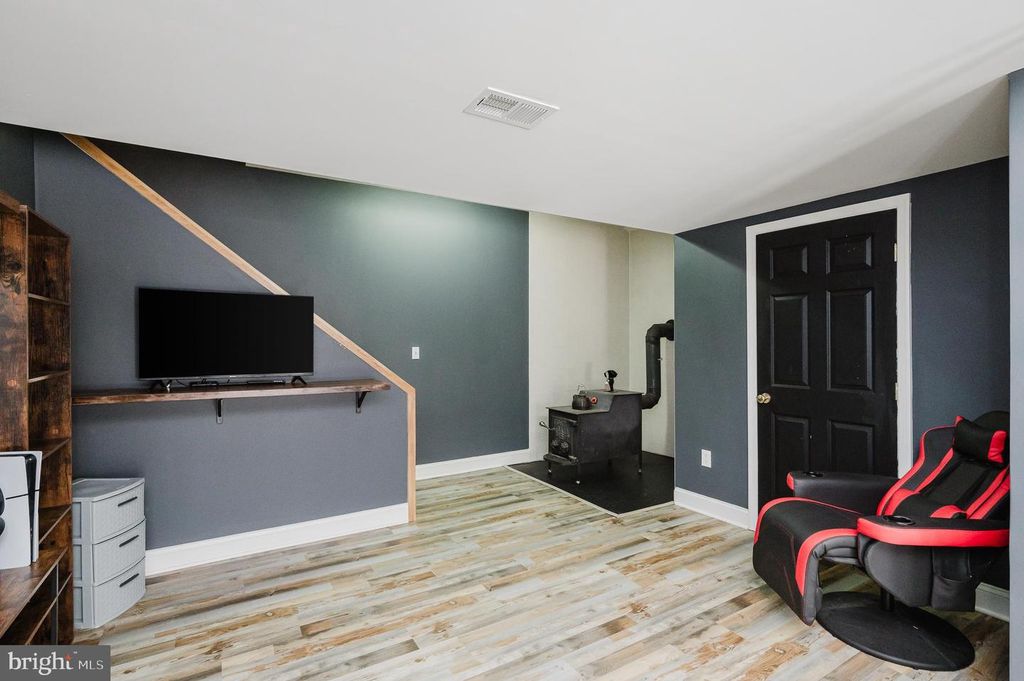 Image 19 of property listing at 305 CROWL RD, Westminster, MD 21158