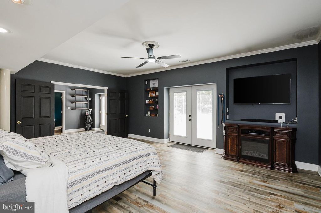 Image 23 of property listing at 305 CROWL RD, Westminster, MD 21158