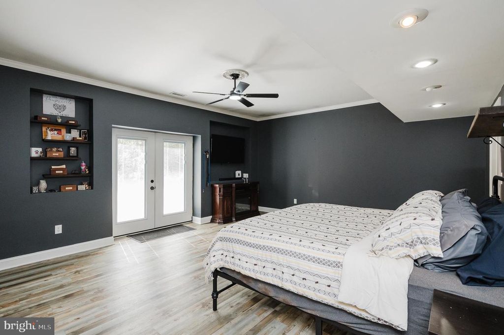Image 24 of property listing at 305 CROWL RD, Westminster, MD 21158