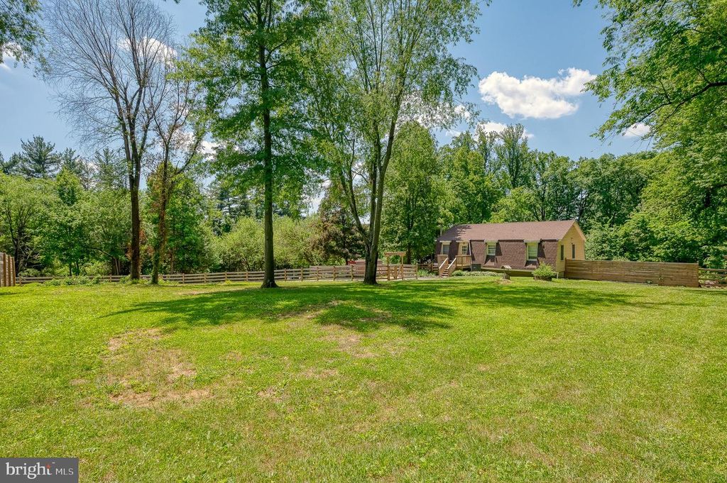 Image 3 of property listing at 305 CROWL RD, Westminster, MD 21158
