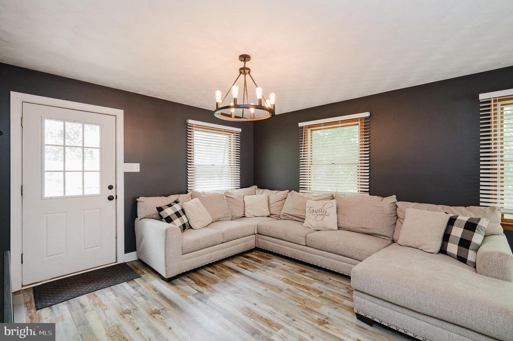 Image 4 of property listing at 305 CROWL RD, Westminster, MD 21158