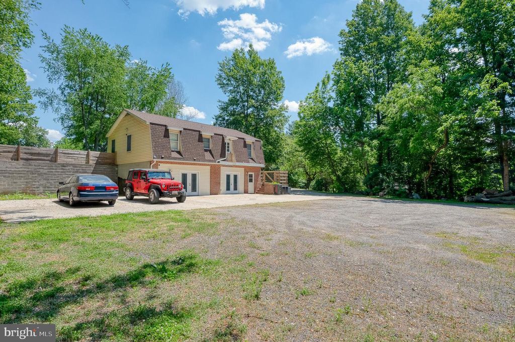 Image 40 of property listing at 305 CROWL RD, Westminster, MD 21158