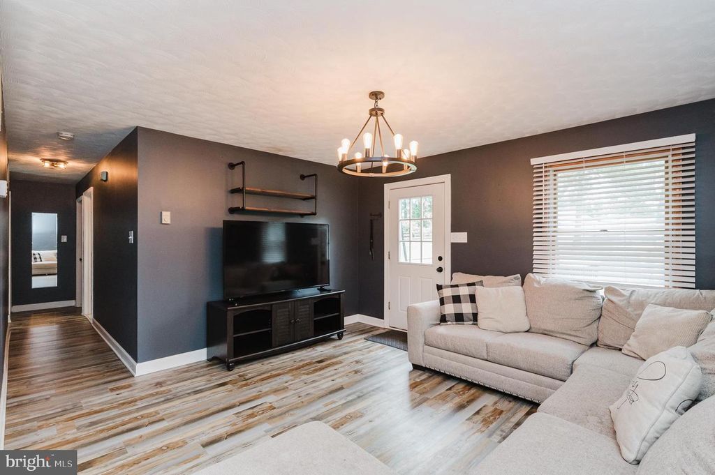 Image 6 of property listing at 305 CROWL RD, Westminster, MD 21158