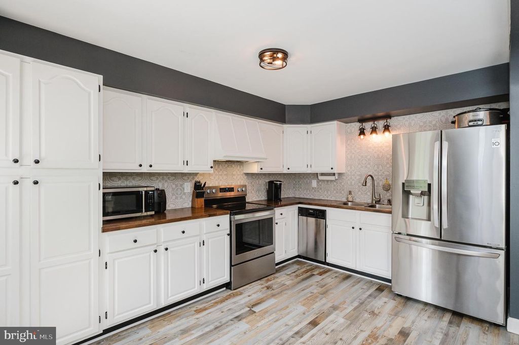 Image 8 of property listing at 305 CROWL RD, Westminster, MD 21158