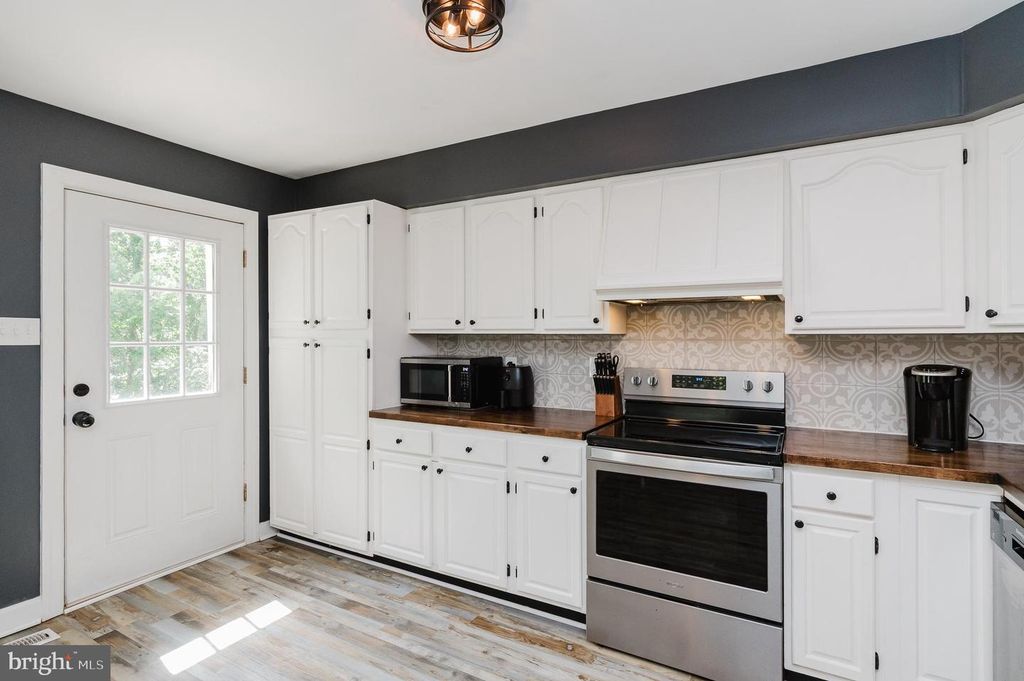 Image 9 of property listing at 305 CROWL RD, Westminster, MD 21158