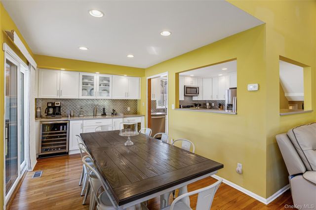 41 Robert Circle, Syosset, NY 11791