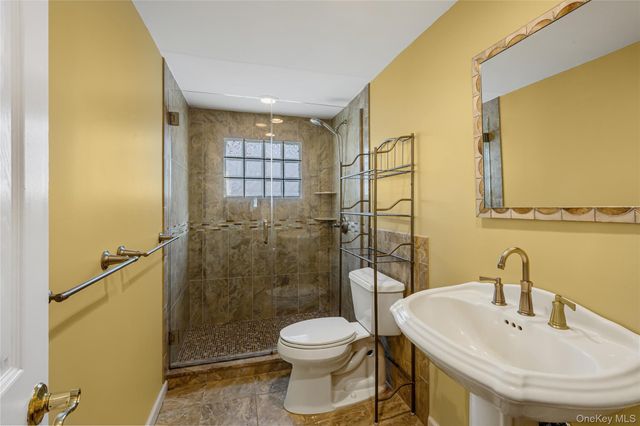 41 Robert Circle, Syosset, NY 11791