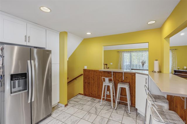 41 Robert Circle, Syosset, NY 11791