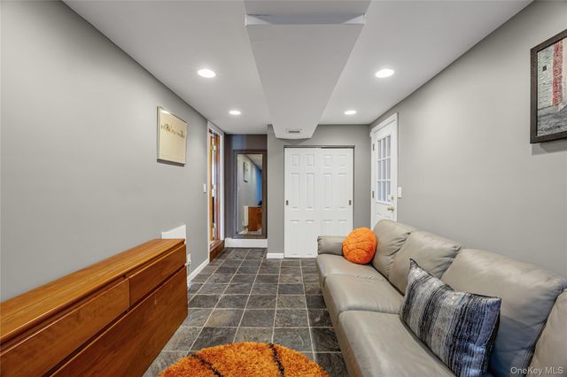 41 Robert Circle, Syosset, NY 11791