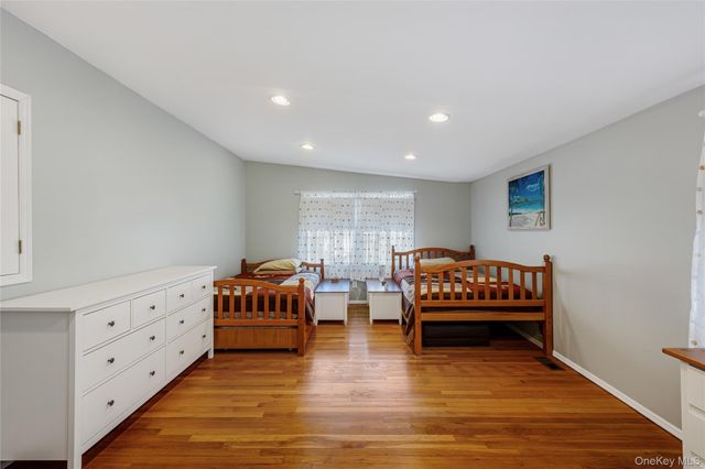 41 Robert Circle, Syosset, NY 11791