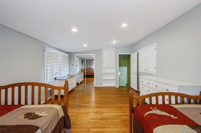 41 Robert Circle, Syosset, NY 11791