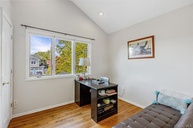 41 Robert Circle, Syosset, NY 11791