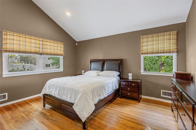 41 Robert Circle, Syosset, NY 11791