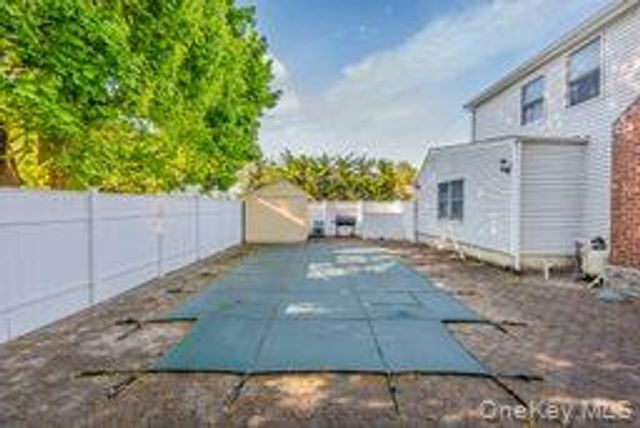 41 Robert Circle, Syosset, NY 11791