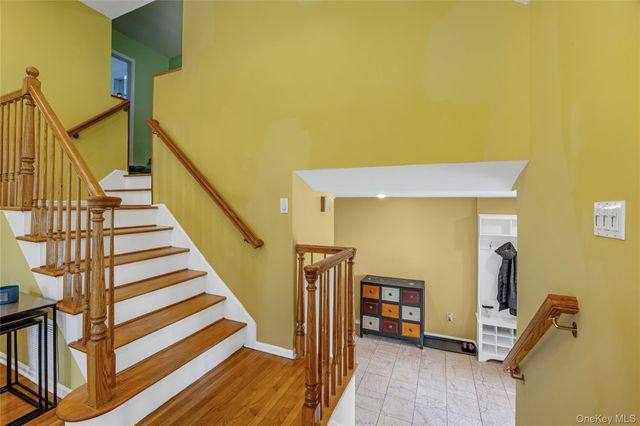 41 Robert Circle, Syosset, NY 11791