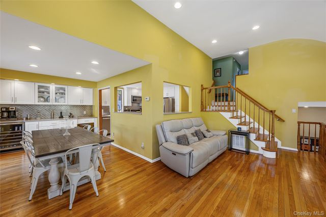 41 Robert Circle, Syosset, NY 11791
