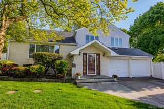 41 Robert Circle, Syosset, NY 11791