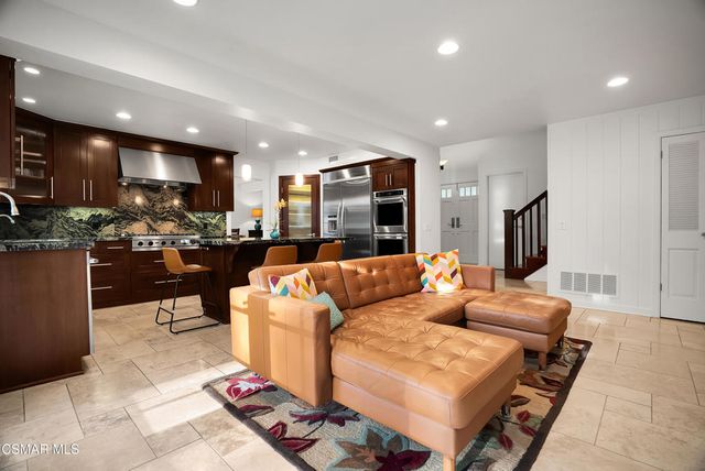 217 Parkview Drive, Oak Park, CA 91377