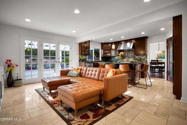 217 Parkview Drive, Oak Park, CA 91377