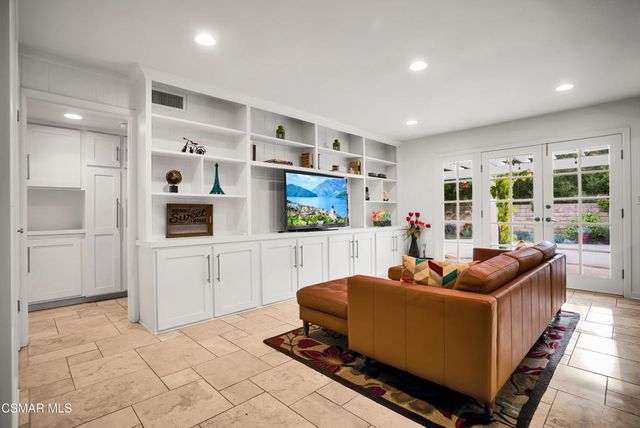 217 Parkview Drive, Oak Park, CA 91377