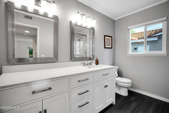 217 Parkview Drive, Oak Park, CA 91377