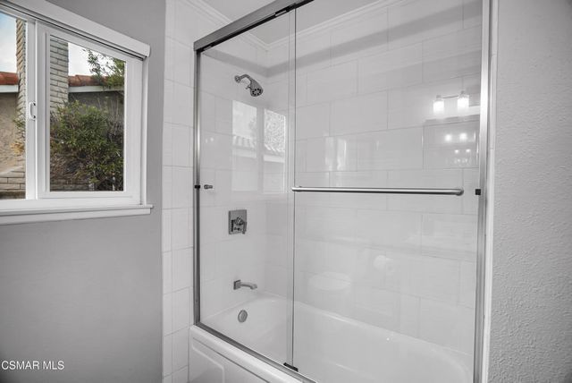 217 Parkview Drive, Oak Park, CA 91377