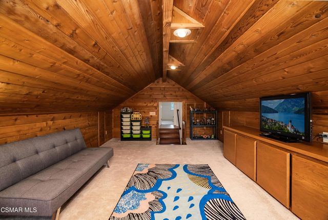 217 Parkview Drive, Oak Park, CA 91377