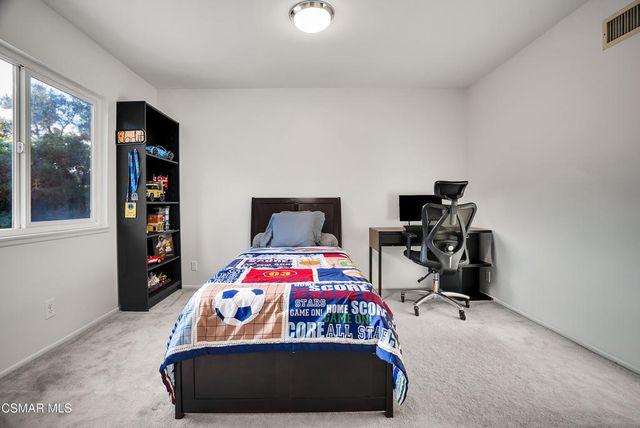 217 Parkview Drive, Oak Park, CA 91377