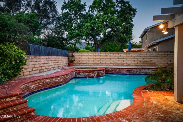 217 Parkview Drive, Oak Park, CA 91377