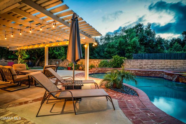 217 Parkview Drive, Oak Park, CA 91377