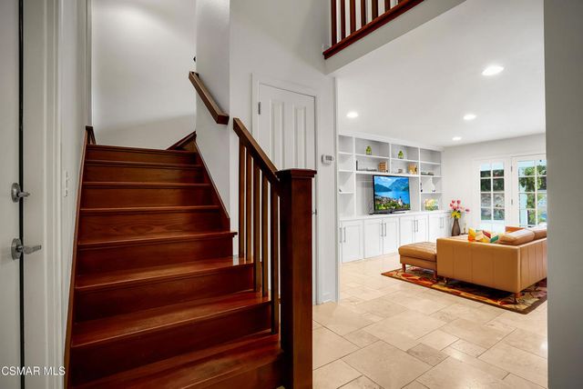 217 Parkview Drive, Oak Park, CA 91377