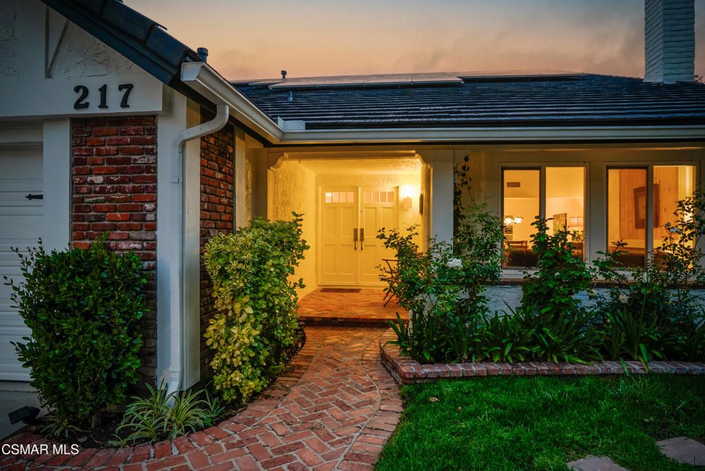 217 Parkview Drive, Oak Park, CA 91377