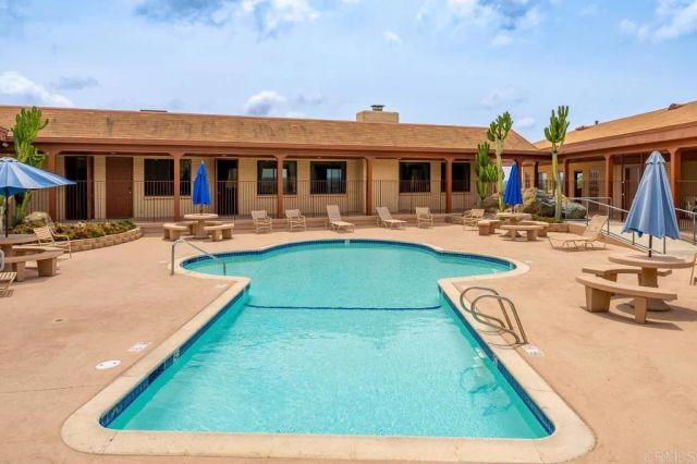 275 S Worthington 5, Spring Valley, CA 91977