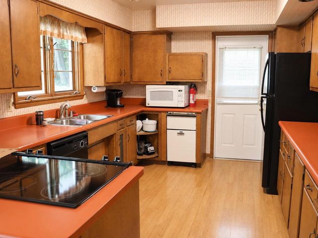 25 Larkin Street, Madison, WI 53705