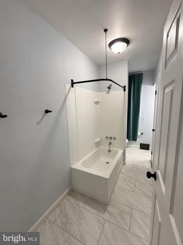 637 POWELL ST, Gloucester City, NJ 08030