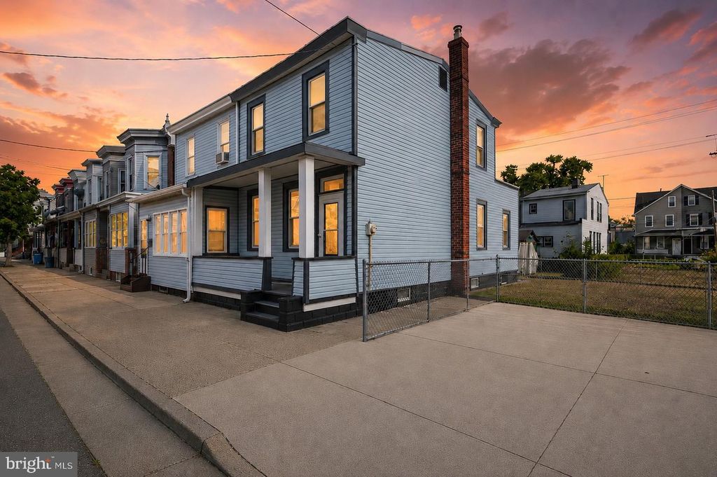 637 POWELL ST, Gloucester City, NJ 08030