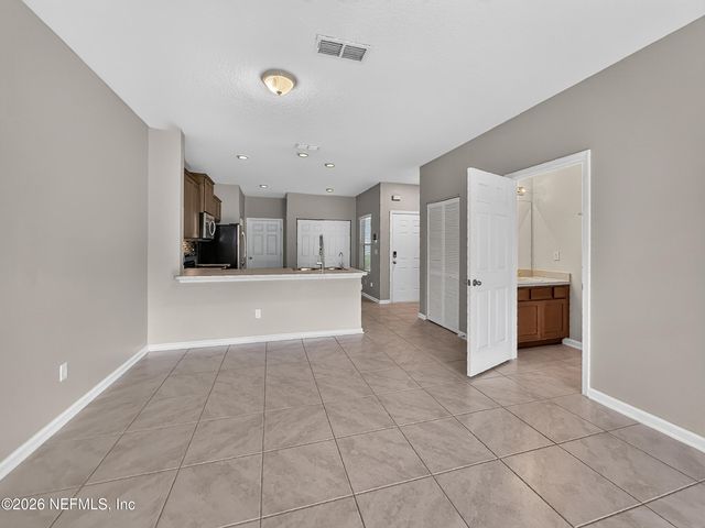 940 CAPITOL Parkway, Jacksonville, FL 32218