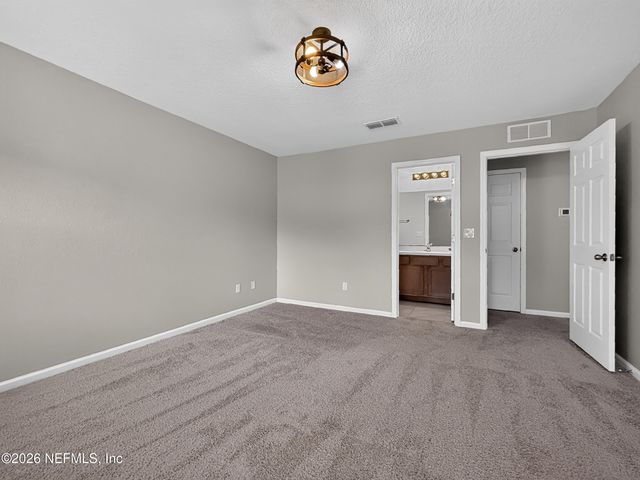 940 CAPITOL Parkway, Jacksonville, FL 32218