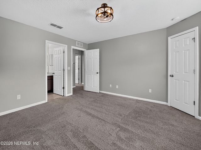 940 CAPITOL Parkway, Jacksonville, FL 32218